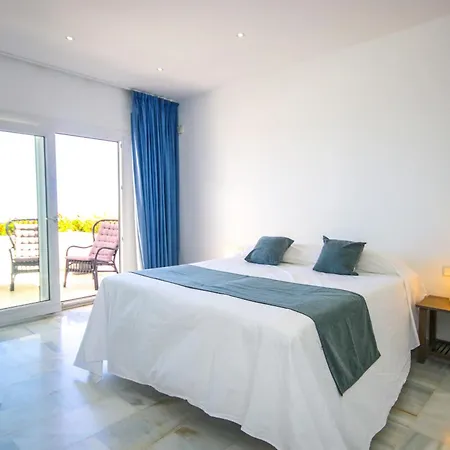Three Bedroom La Mairena Elviria * Ojen