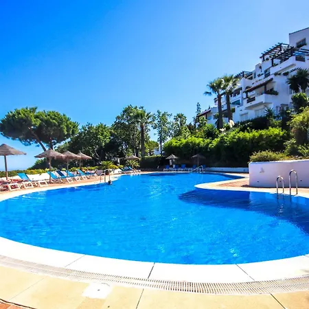 Three Bedroom La Mairena Elviria