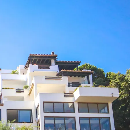 Three Bedroom La Mairena Elviria Apartment