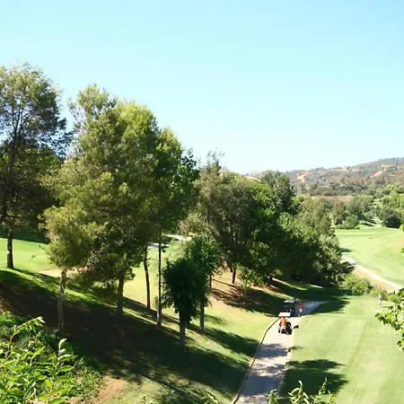 Three Bedroom La Mairena Elviria Apartment *