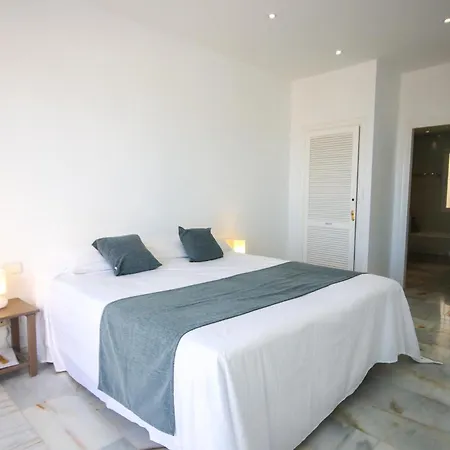 Three Bedroom La Mairena Elviria Apartment Ojen
