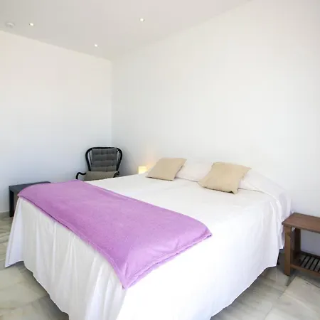 Three Bedroom La Mairena Elviria Apartment