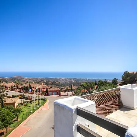 Three Bedroom La Mairena Elviria *