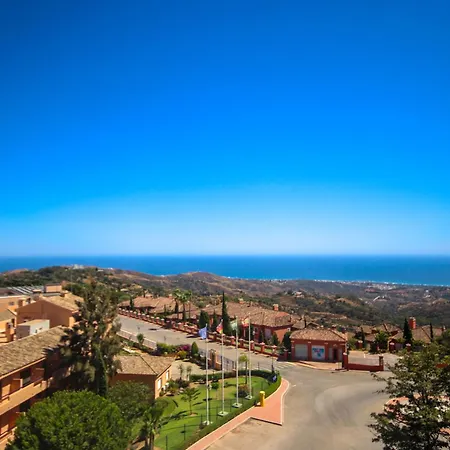 Apartment Three Bedroom La Mairena Elviria *