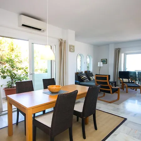 Three Bedroom La Mairena Elviria Apartment