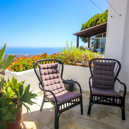 Three Bedroom La Mairena Elviria *